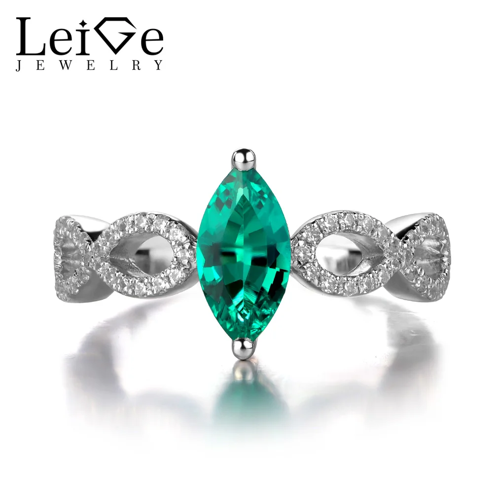 

Женское кольцо из серебра 925 пробы с изумрудом