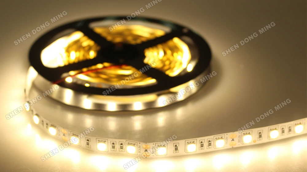 Фото Rgb Светодиодная лента 5050 SMD 12 В гибкая светодиодная 60 светодиодов/м 1 метр RGB белая Rgb Светодиодная лента 5050 SMD 12 В гибкая светодиодная 60 светодиодов/м 1 метр RGB белая