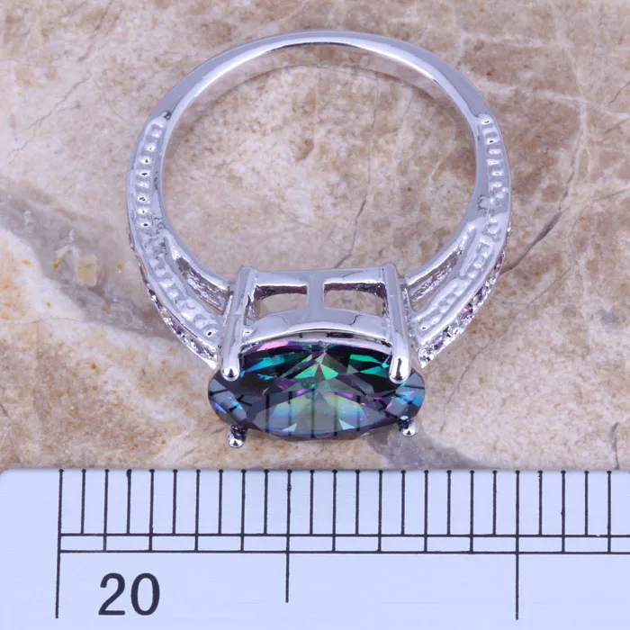 Очаровательное кольцо с радужным кубическим цирконием и посеребренным