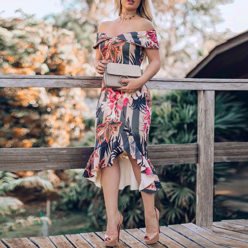 Повседневное летнее платье с открытыми плечами облегающее Цветочное миди