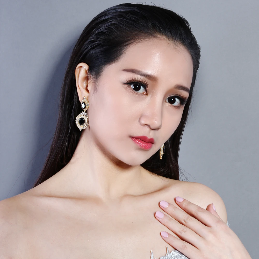 Женские серьги капельки большие роскошные золотого цвета с черным кристаллом