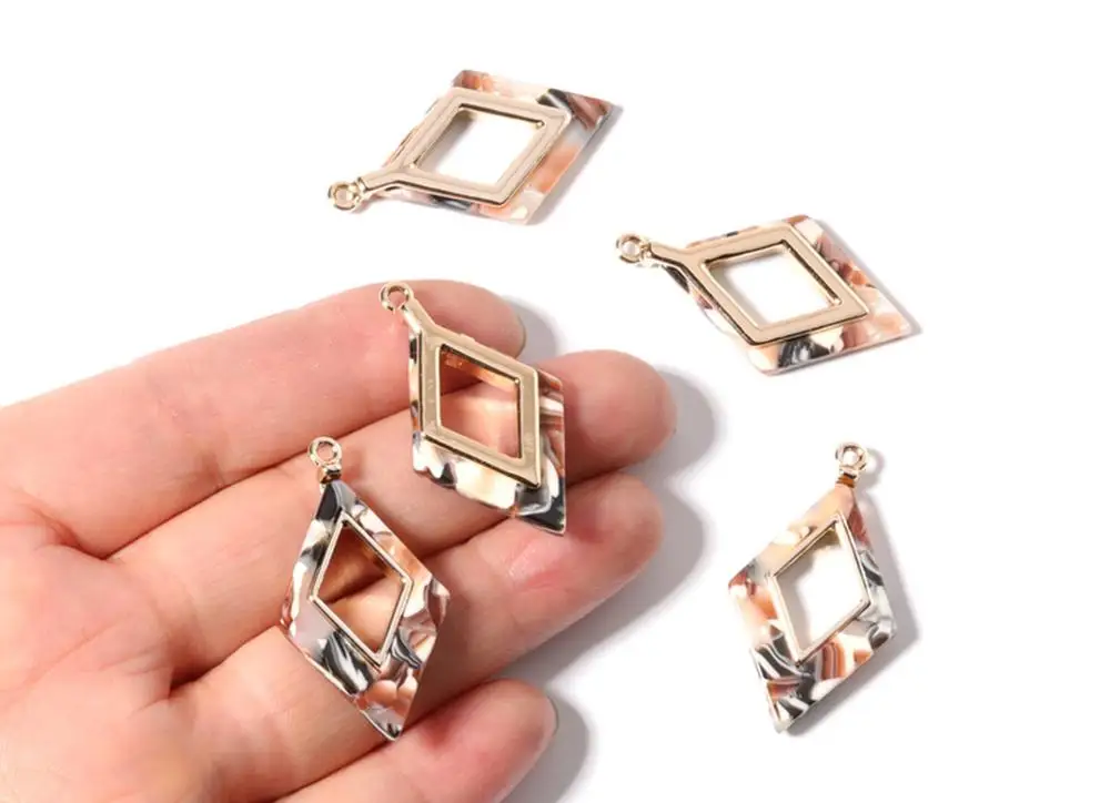 

Alloy Frame Cellulose Acetate Charm -Acetate Acrylic Triangle Shaped Pendant -Accessories -6pcs/lot -36.04x20.1x4.1mm -AC1185