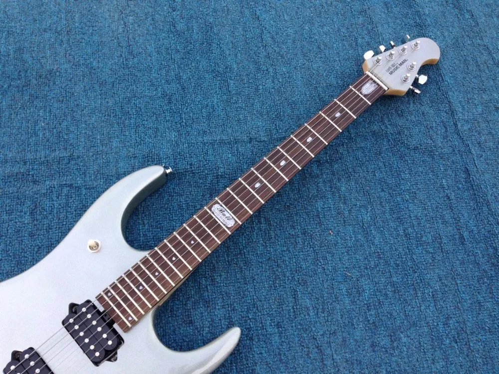 Musicman JPX1 электрогитара серебристого цвета