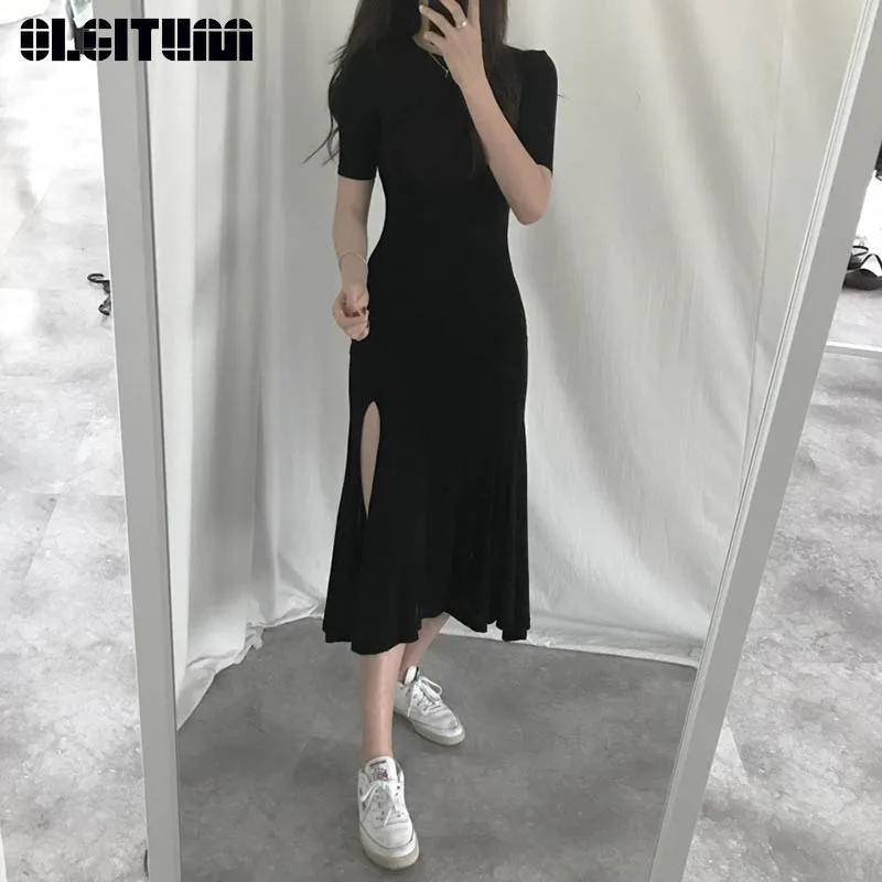 Женское облегающее платье годе однотонное длинное с коротким рукавом и разрезом