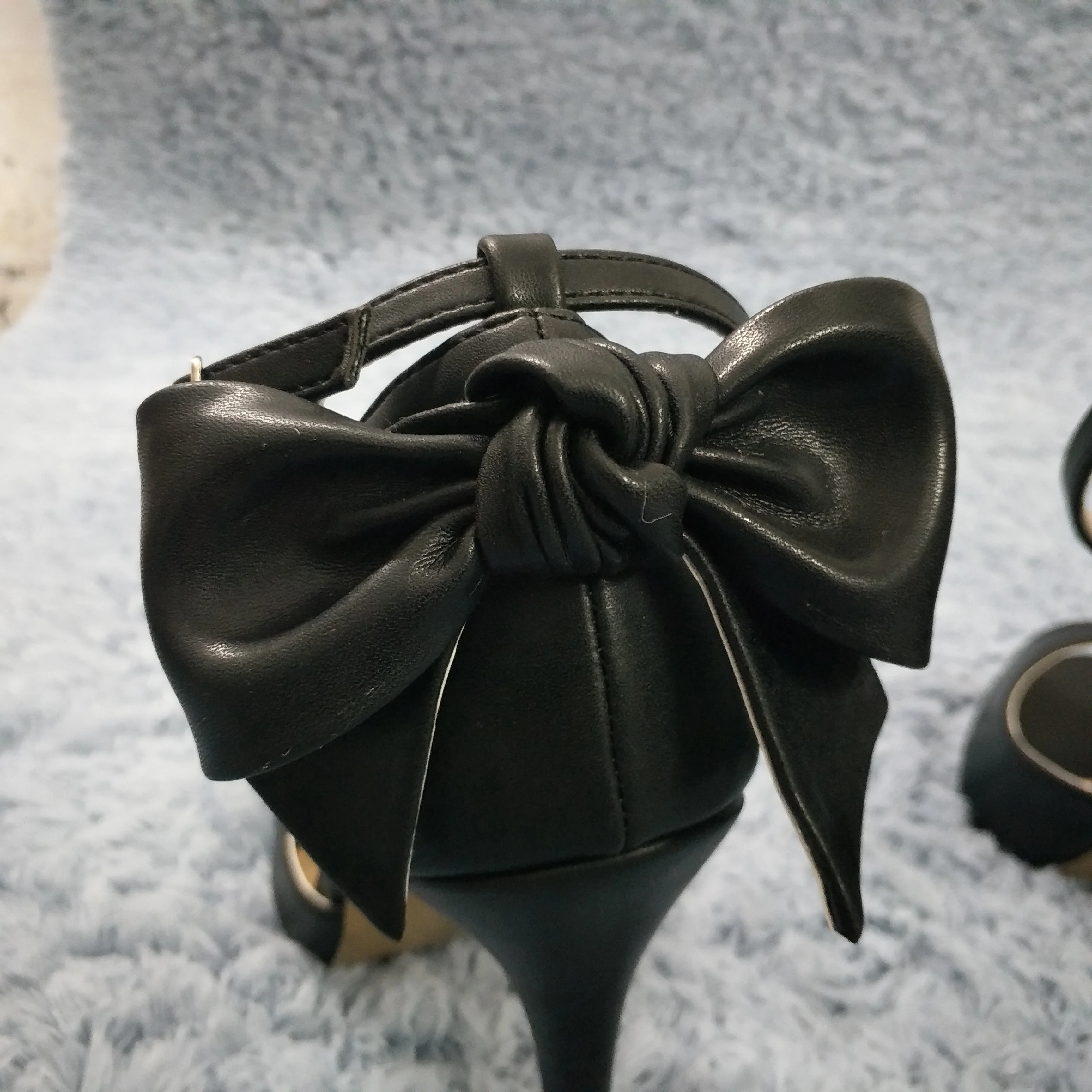 Женские босоножки на тонком высоком каблуке шпильке пикантные туфли с открытым