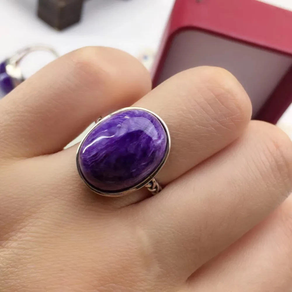 Женское и мужское кольцо с фиолетовым Charoite регулируемое овальное из серебра 925