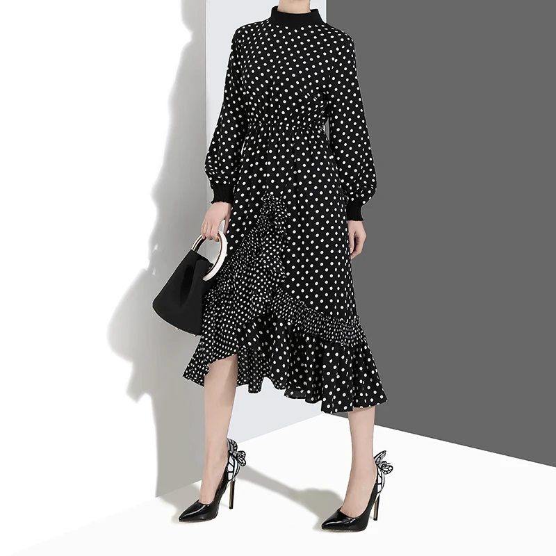 Женское длинное платье в горошек черное элегантное с воротником стойкой