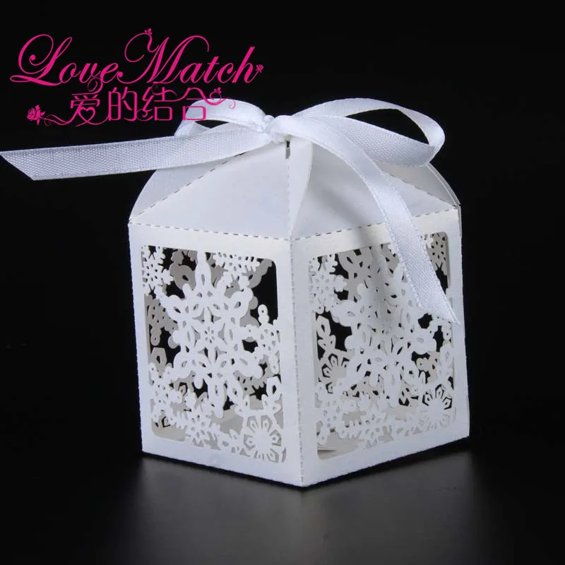 

50Pcs Christmas Snowflake Laser Cut Wedding Candy Box Baby Shower Favors for Christmas Party Supplies