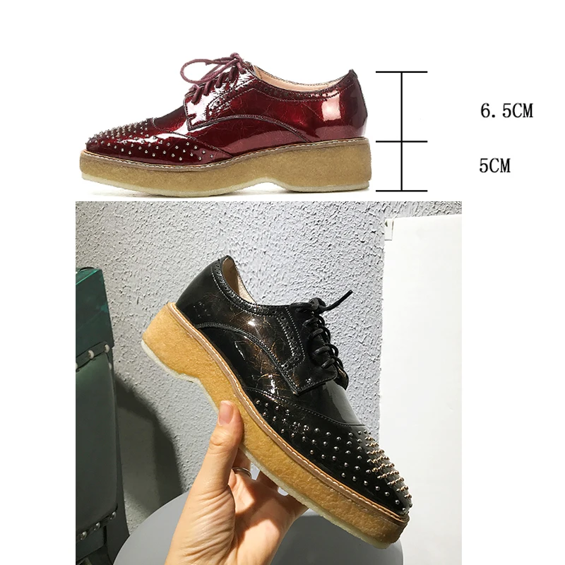 Женские туфли-оксфорды на плоской подошве из 100% натуральной кожи с заклепками