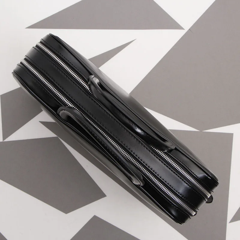 Простая мужская сумка из натуральной кожи деловая через плечо вместительная