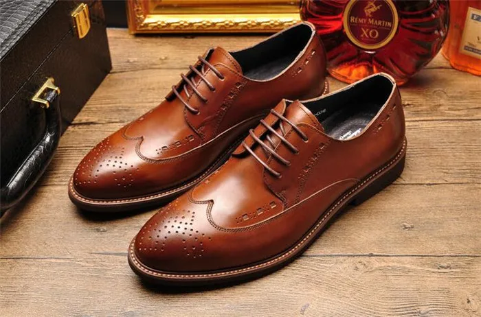 

Men carved Leather brogue shoes business men full grain leather handmade shoes round toe lace-up all-season men shoes