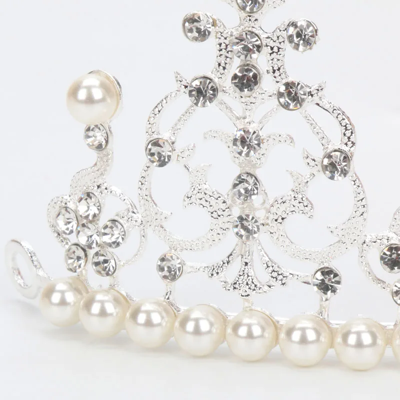 С украшением в виде кристаллов бриллиантов с жемчужной короной Торт топпера на