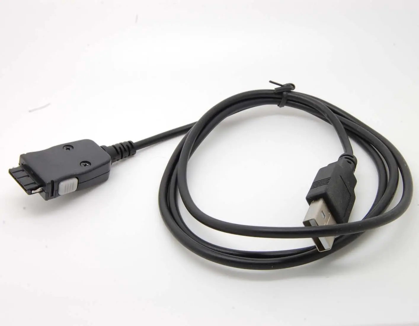 Samsung YP Series USB Data and Charger Cable for YP-K3, YP-K5J, YP-T8, YP-T10, YP-S3, YP-Q1, YP-P2, YP-K3J, YP-T8A, YP-S3J, YP-Q1AB, YP-P3, YP-K5, YP-T9, YP-S5 image 2