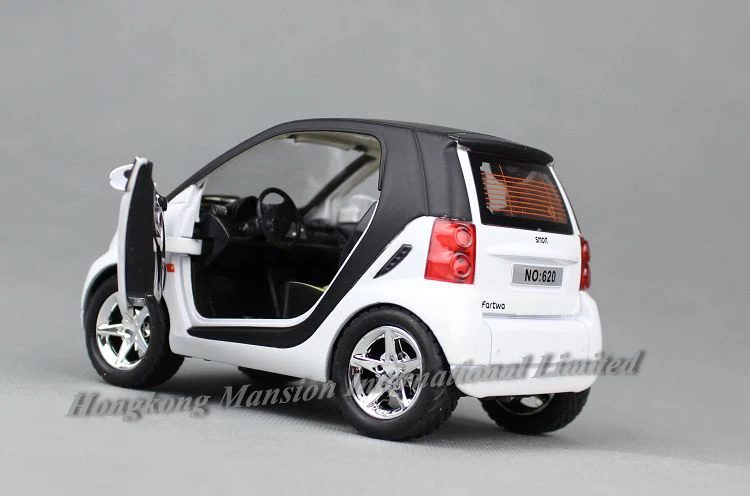 1:32 Масштаб литая под давлением металлическая модель автомобиля для ForBenz smart fortwo Коллекционная модель вытяните назад игрушки автомобиль со звуком и светильник