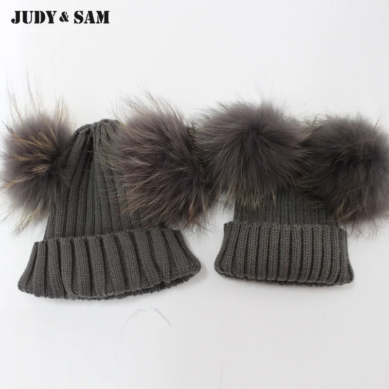 Самая популярная шапка для взрослых и детей комплект с двойными помпонами
