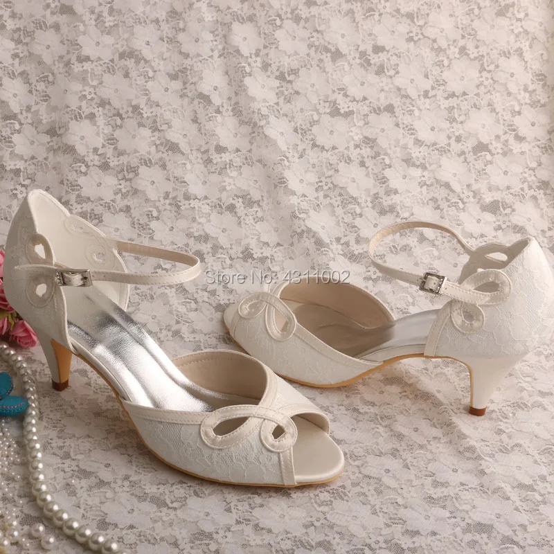 Розовые атласные свадебные туфли с вырезами и кружевом цвета слоновой кости