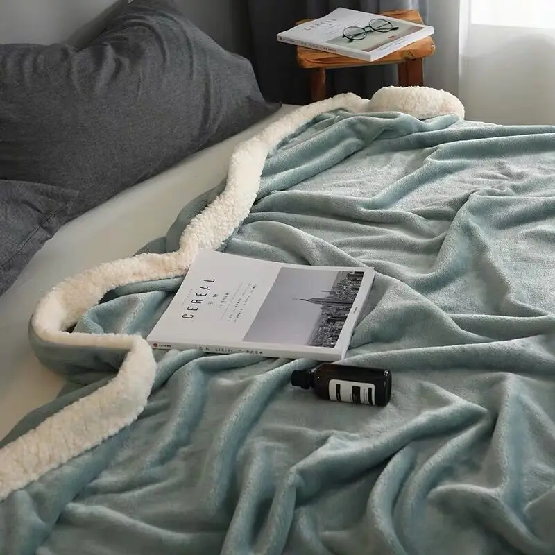Фланелевое флисовое покрывало мягкое однотонное для путешествий плюшевое