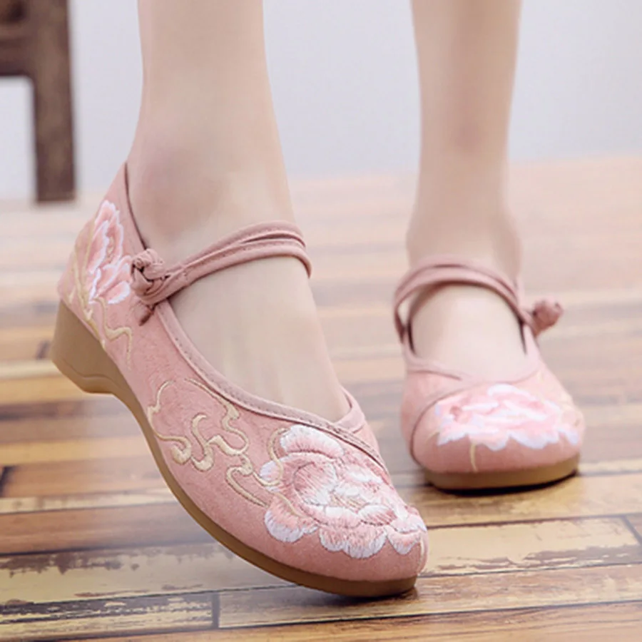 Туфли женские тканевые с вышивкой Нескользящие туфли на низком каблуке