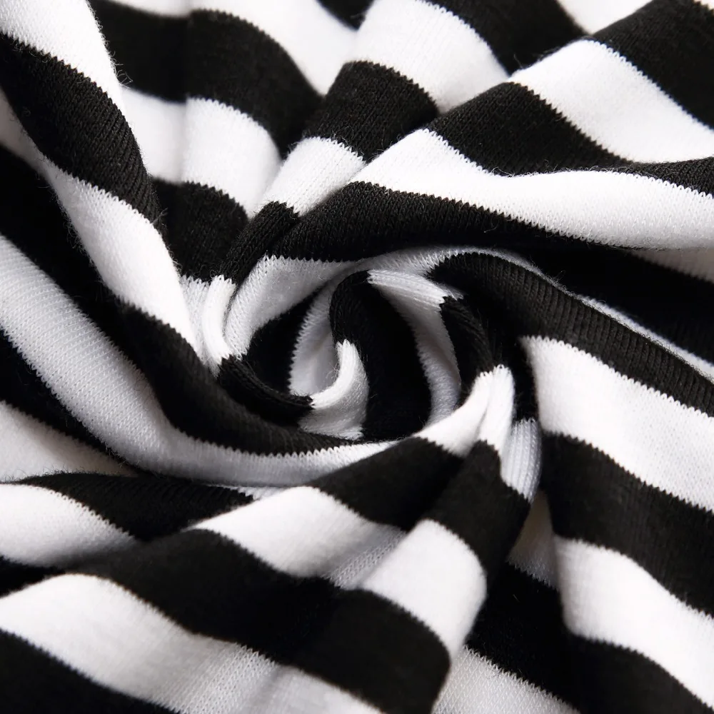 Футболка мужская приталенная в черно-белую полоску с круглым вырезом и коротким