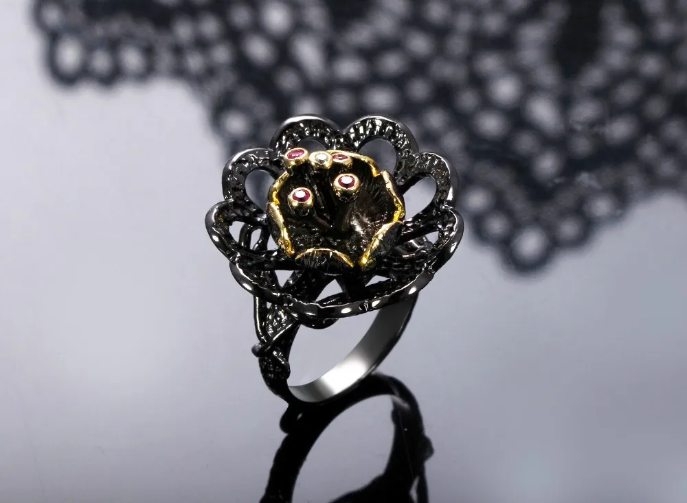 DreamCarnival 1989 Women Vintage Rings Unique Black Gold Color Lotus Flower Style Blinking Fuchsia CZ Bezel Wedding Anillos Moda