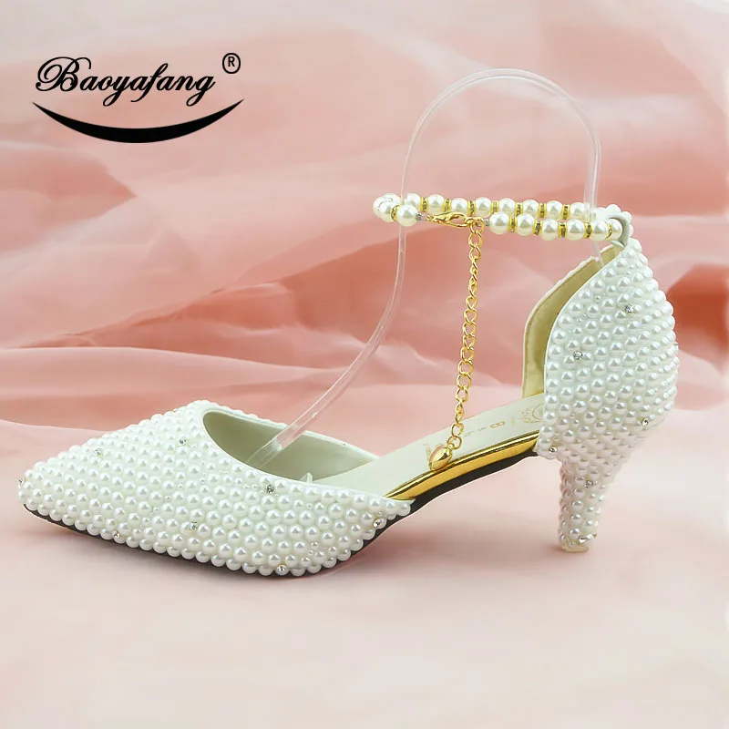 Женские свадебные туфли с острым носком ремешком на щиколотке и пряжкой вечерние