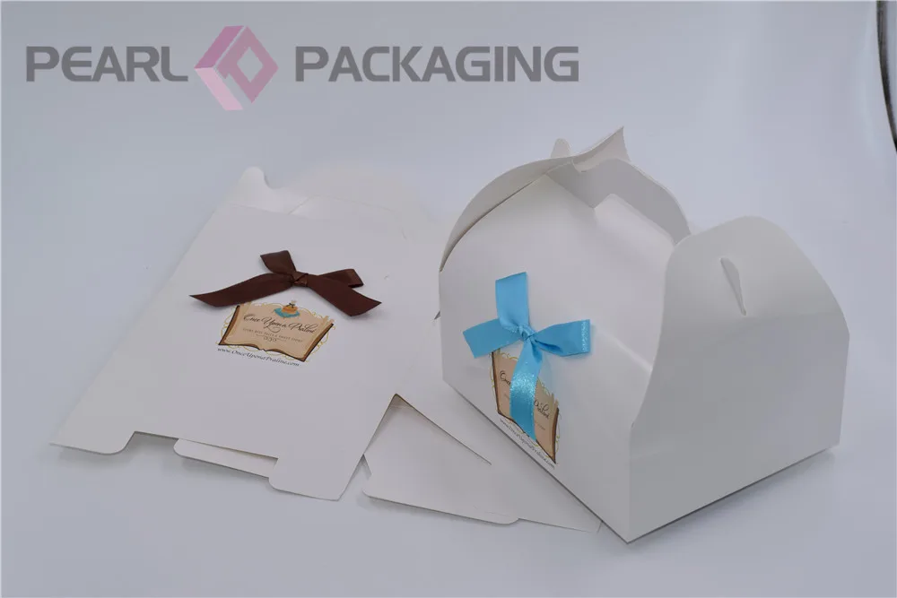 Бумажная коробка для домашней выпечки с красивой декоративной лентой упаковки