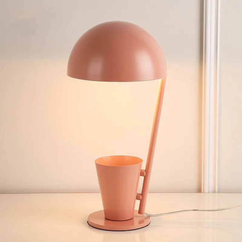 Скандинавская постмодернизированная прикроватная лампа многоцветная