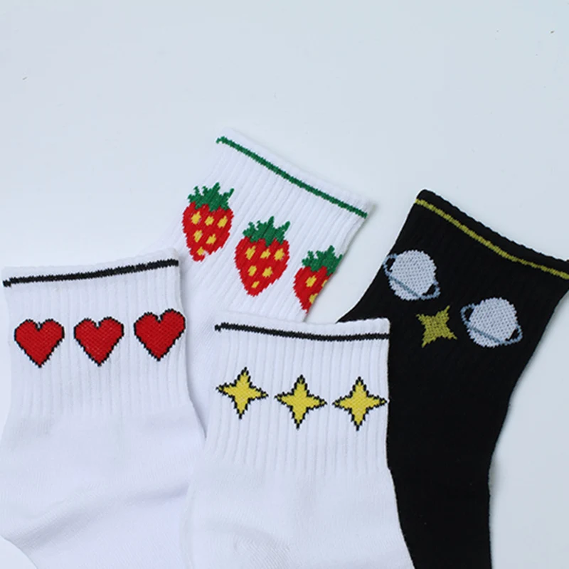 

[COSPLACOOL]Harajuku Cute Novelty Funny Socks Women Kawaii Strawberry/Stars/Heart White Socks Art Jacquard Calcetines Mujer