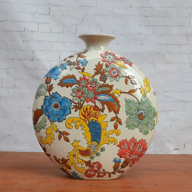 

The Tao Caicai trade porcelain vase small porcelain bottle embossed living room TV cabinet decoration