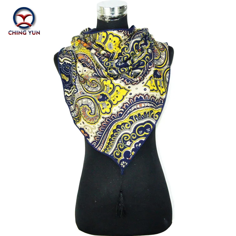 

2017 winter poncho floral sjaal fashion women winter warm Scarf big triagle scarves tassel women wraps lady Printed shawls plaid