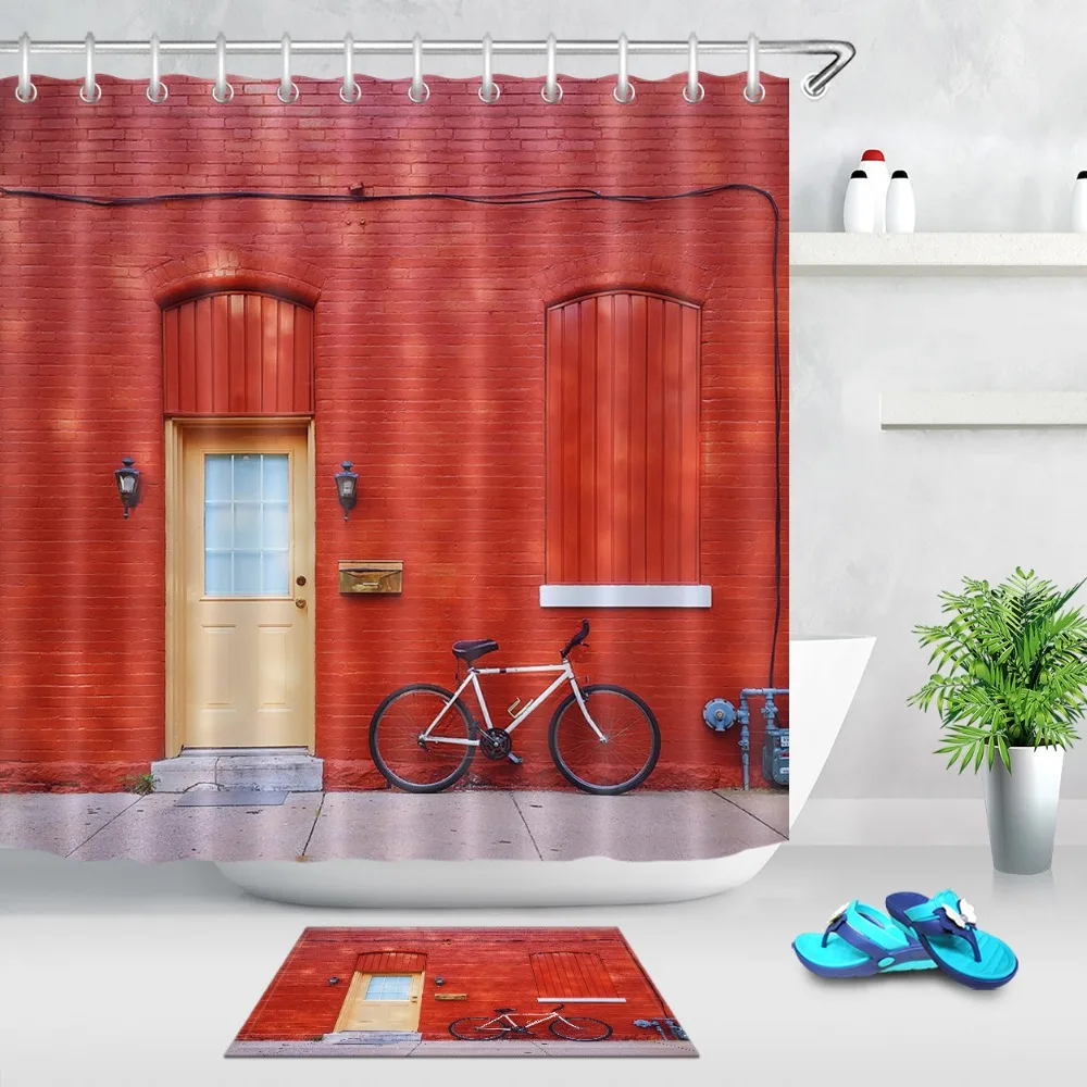 Красная кирпичная стена и деревянная дверь Велосипед Экстра длинные занавески