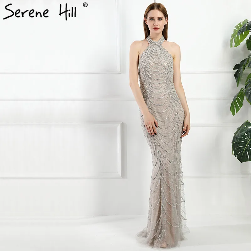 Женское вечернее платье с юбкой годе длинное серое открытой спиной и лямкой на