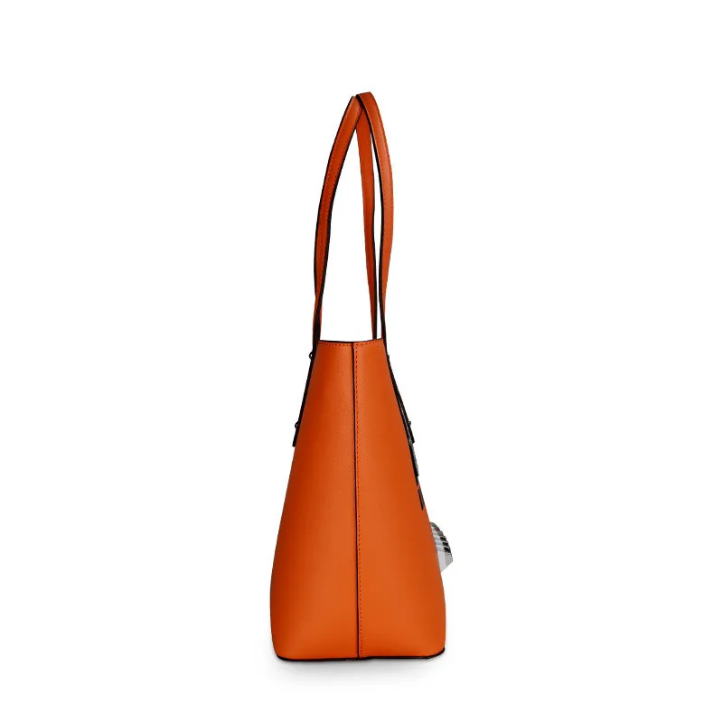 Это yiiya Для женщин PU сумочка Mochila модные заклепки Тиснение Повседневное Tote