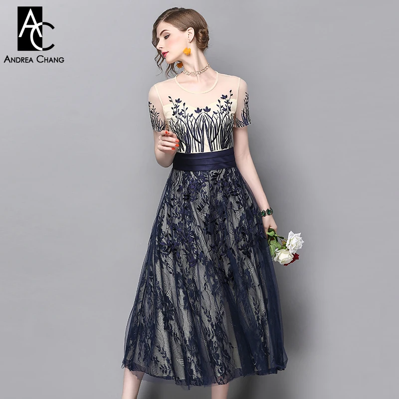 Женское модельное дизайнерское платье бежевое темно синее кружевное лоскутное