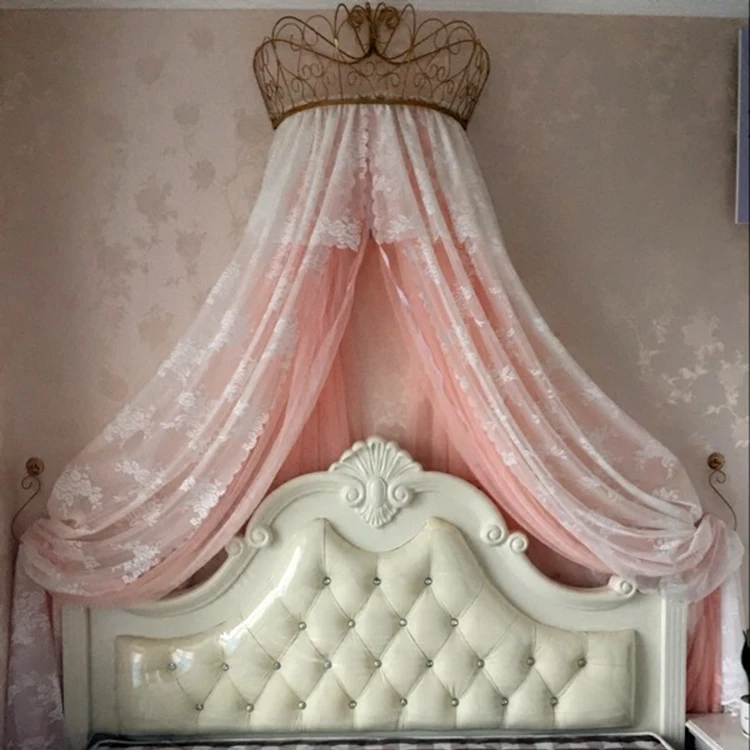 Золотистая и белая москитная сетка украшает полку короны|the shelf|shelf whitewhite shelf |