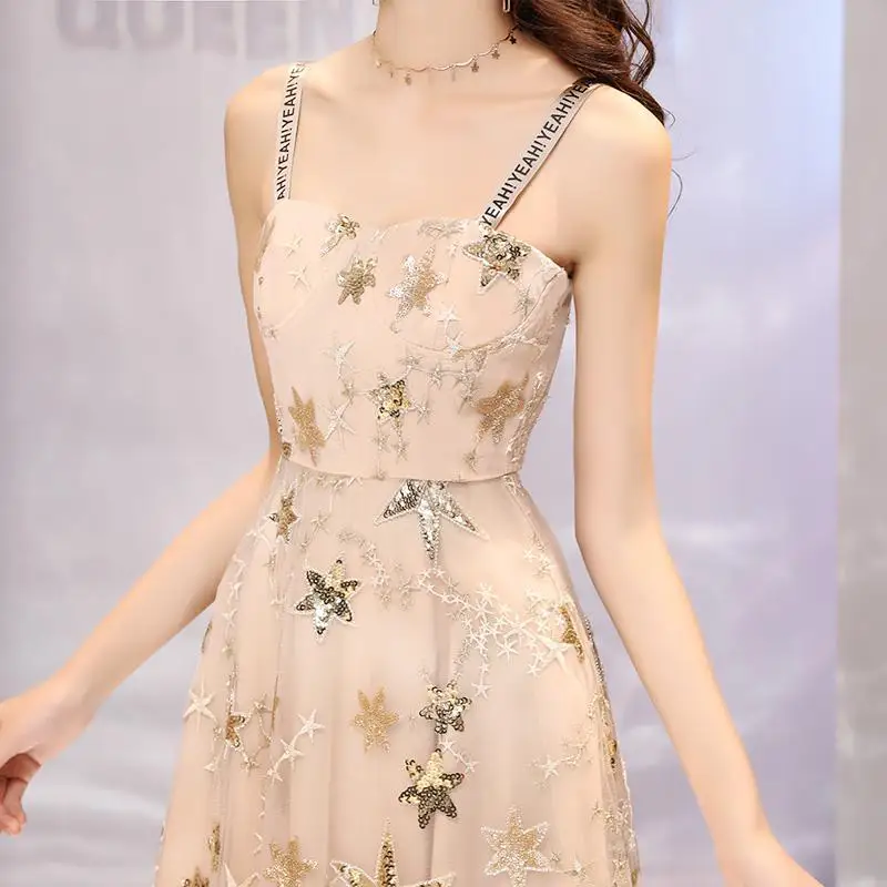 Стильное индивидуальное тонкое сексуальное вечернее платье на бретелях с