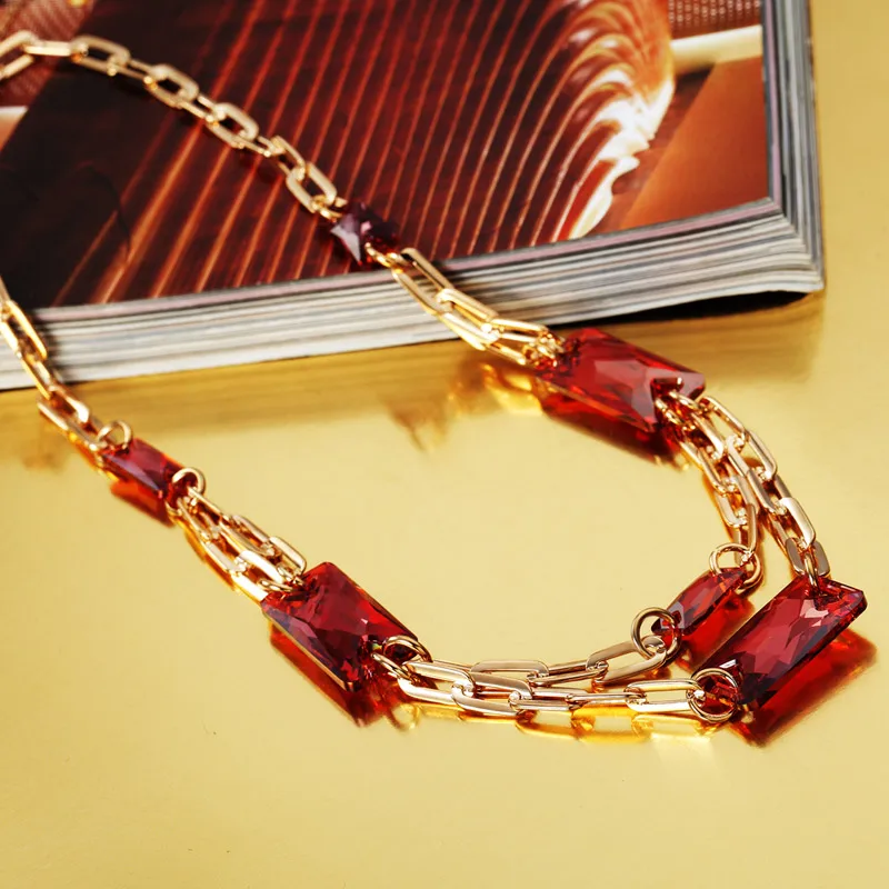 Набор украшений с кристаллами Neoglory красная длинная цепочка золотого цвета