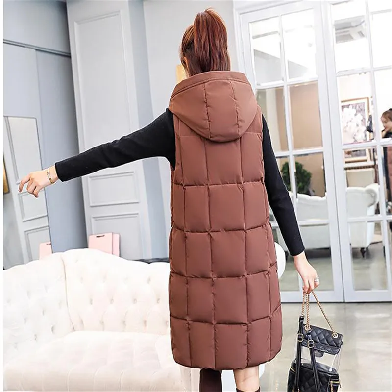 Жилет женский зимний средней длины с капюшоном на молнии и карманами Q476 2018 |