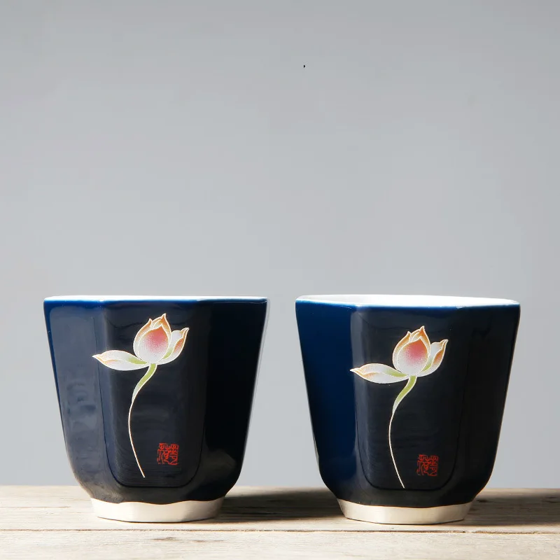 Чайный набор из двух чашек и четырех с синей глазурью декор для офисного стола