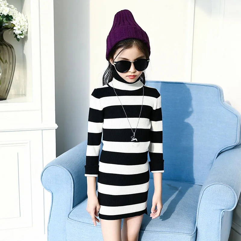 Трикотажное платье-свитер с высоким воротом для девочек осенне-весенние вязаные