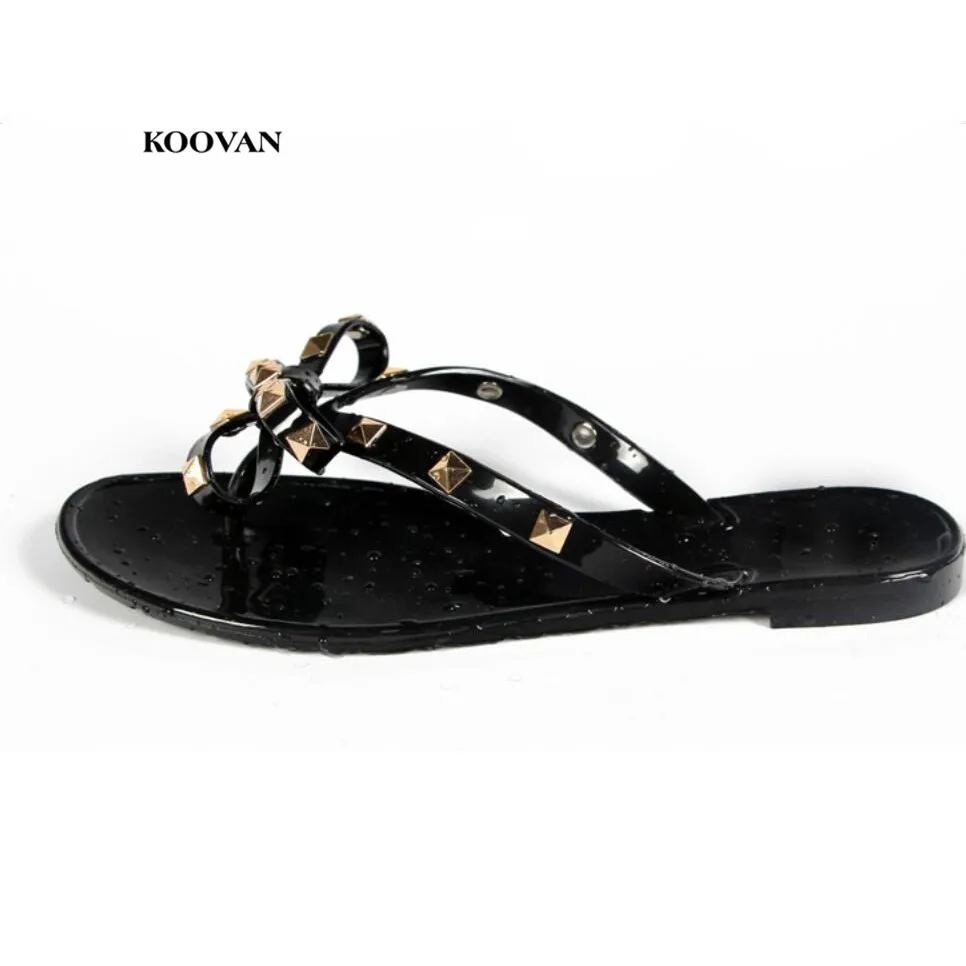 Женские пляжные шлепанцы на плоской подошве Koovan летние сандалии с заклепками и