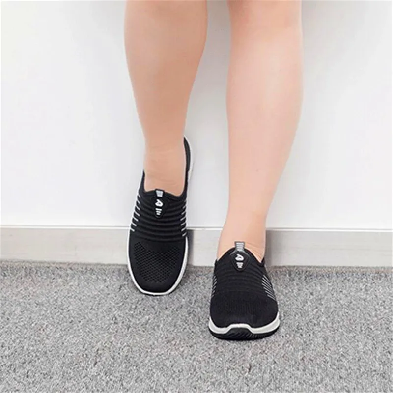 

2020 spring and summer breathable mesh face old man a pedal casual lazy shoes flying woven women's shoes