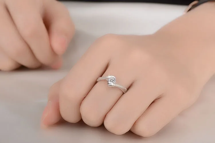 Женское кольцо из серебра 925 пробы с фианитом | Украшения и аксессуары