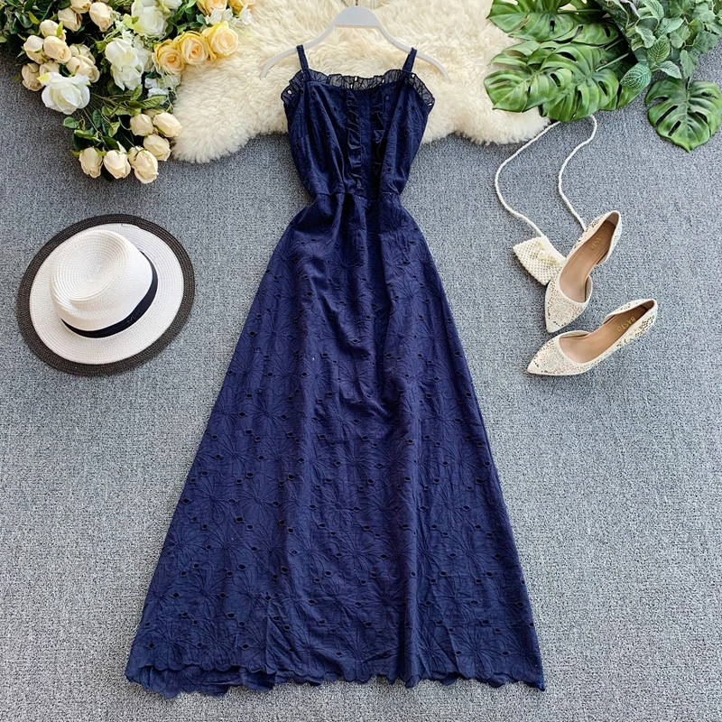 Женское платье на бретельках однотонное облегающее трапециевидной формы лето