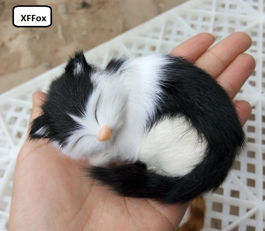 Мини модель кошки реальной жизни из пластика и пуха черно белая имитация спящего