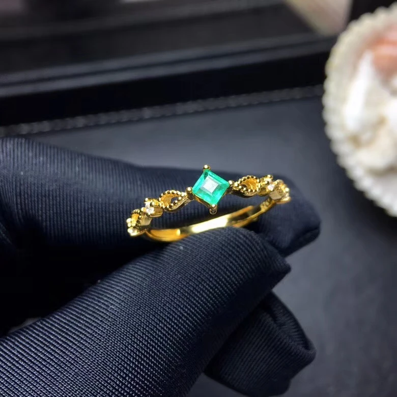 Женское кольцо из серебра 925 пробы с натуральным зеленым изумрудом | Украшения и