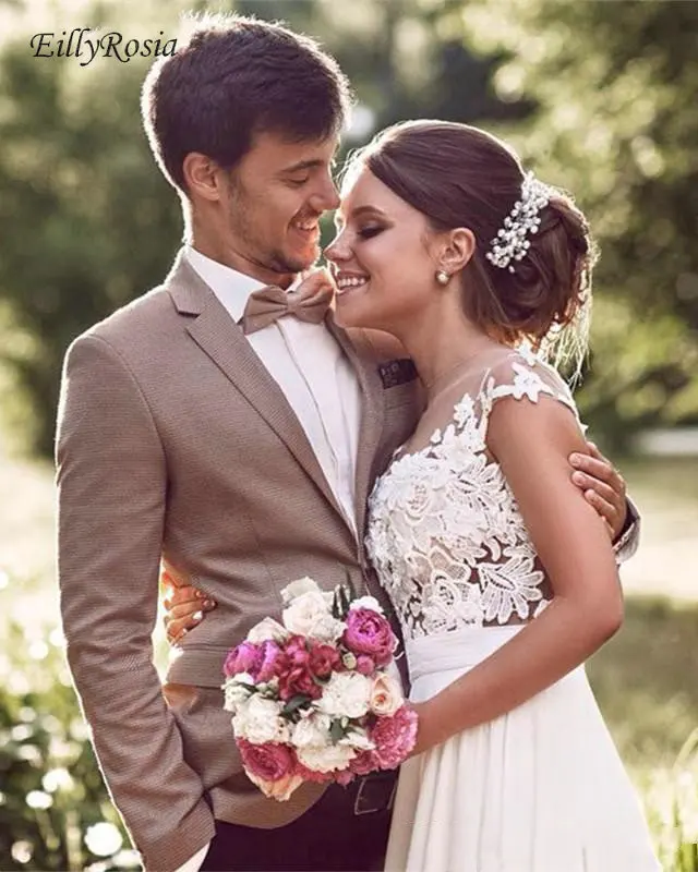 

Romantic Beach Wedding Dress Boho Lace Appliques Chiffon Sheer Neck Buttons Back Illusion Country Wedding Gowns robe de mariee