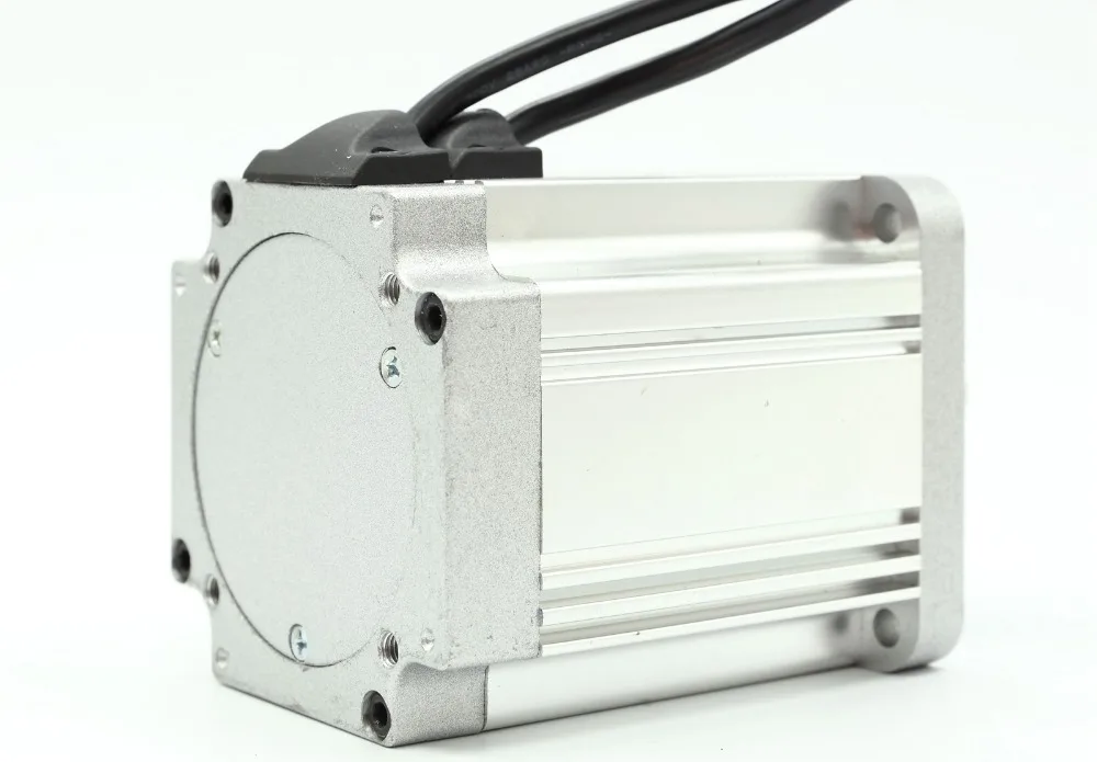 Бесщеточный двигатель постоянного тока 48В DC 400W 3000 об/мин Квадратный фланец Диаметр вала(мм): 80 мм длина тела 100 мм