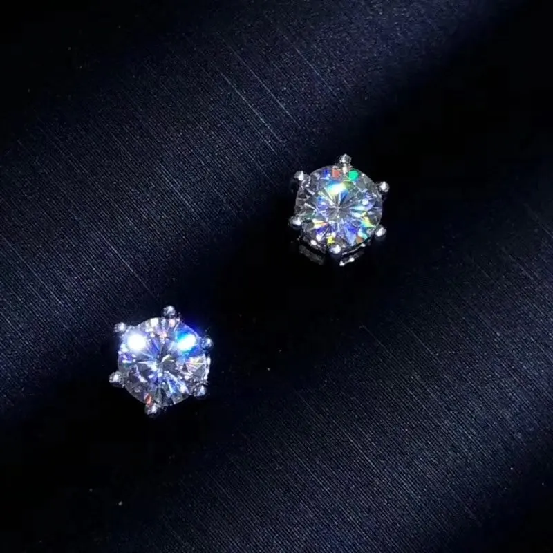 Блестящий! Женские серьги-гвоздики из 18-каратного золота с бриллиантами |