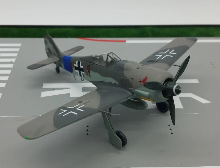 

Труба 1: 72 НЕМЕЦКИЙ FW190 A-8 боец 36360 модель готового продукта